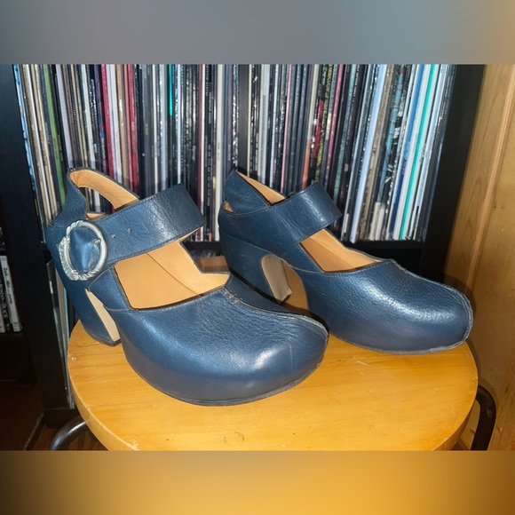 Fluevog Navy Prepare Guide Size 9 - Picture 1 of 9